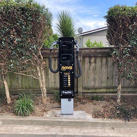 Pukekura Motor Lodge New Plymouth Kültér fotó Nova EV charging station