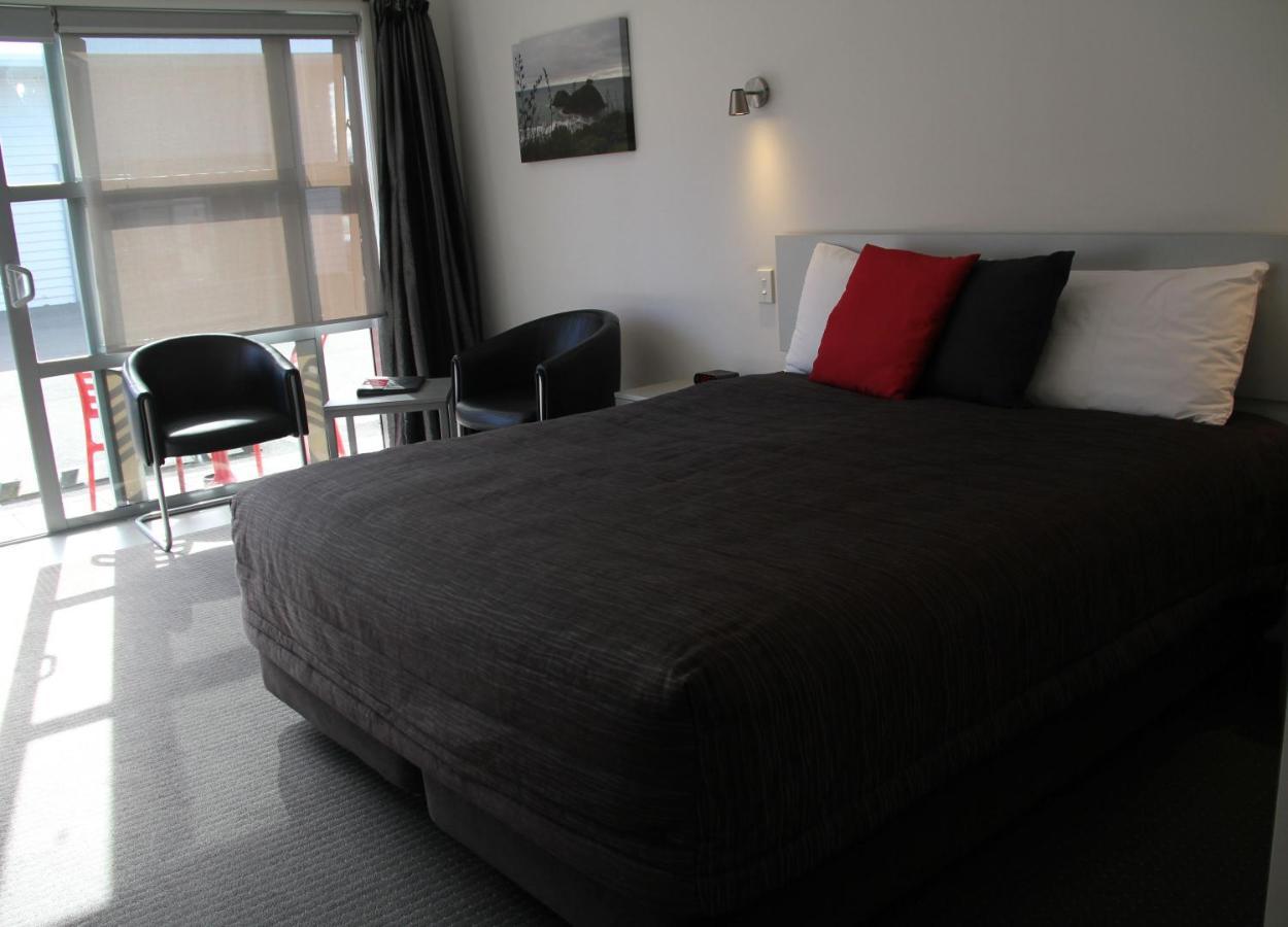 Pukekura Motor Lodge New Plymouth Kültér fotó A room at the hotel