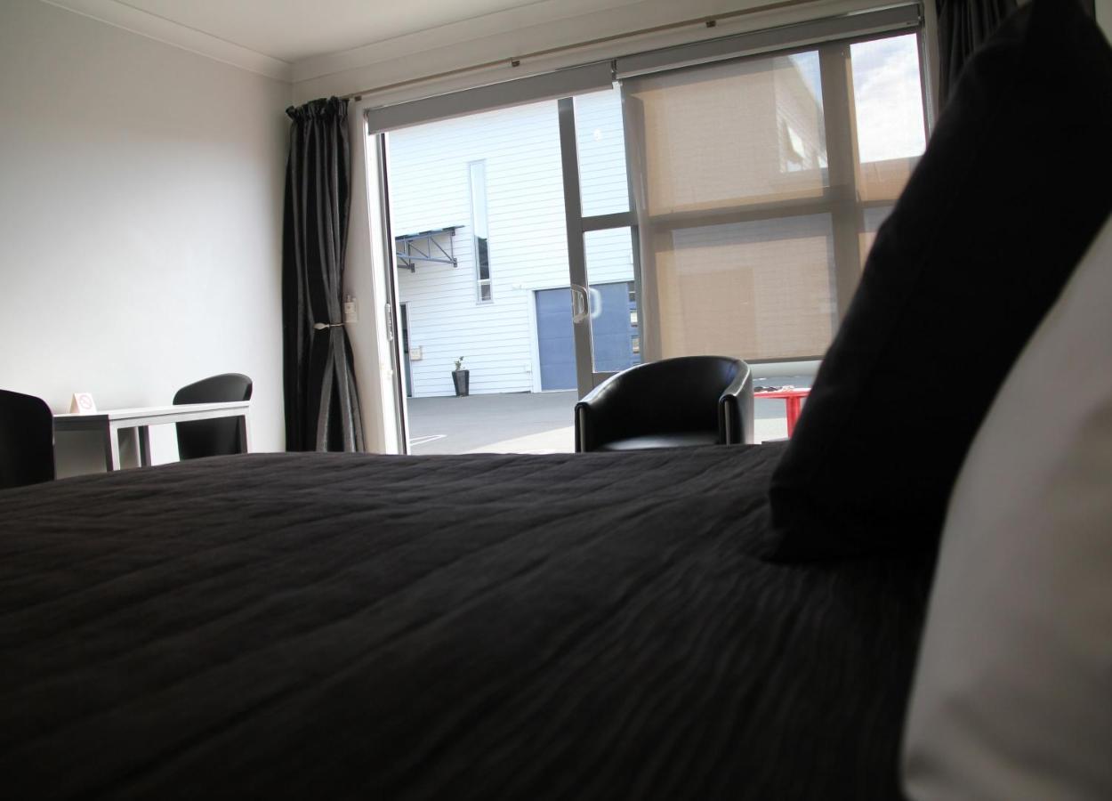 Pukekura Motor Lodge New Plymouth Kültér fotó A room at the hotel