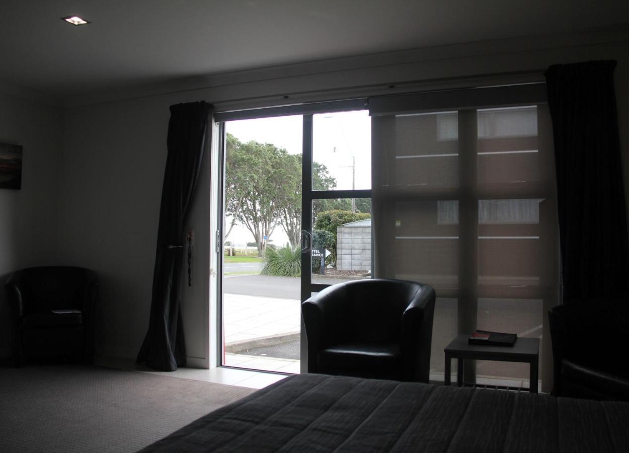 Pukekura Motor Lodge New Plymouth Kültér fotó A room at the motel