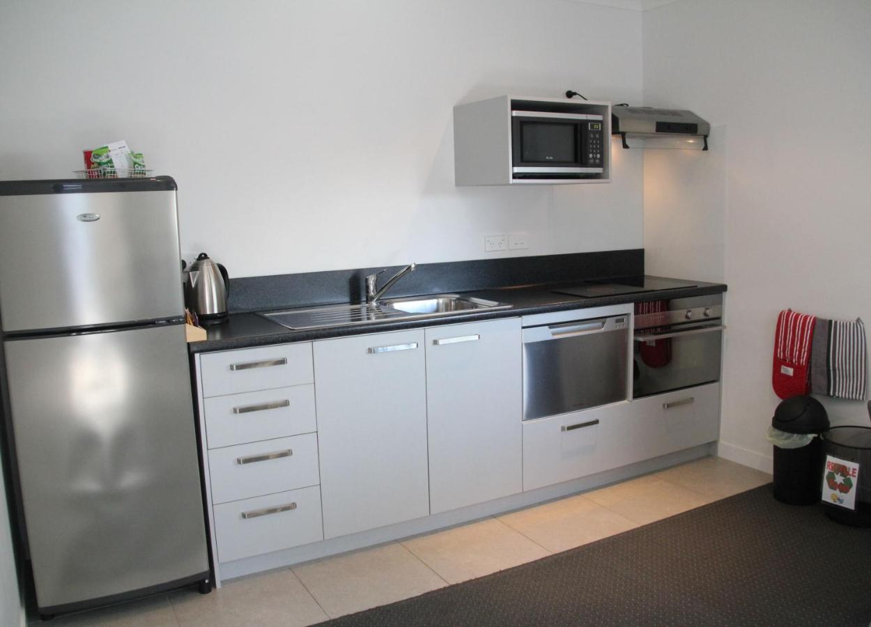 Pukekura Motor Lodge New Plymouth Kültér fotó A kitchen in a student apartment