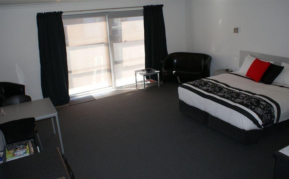 Pukekura Motor Lodge New Plymouth Kültér fotó A room at the hotel
