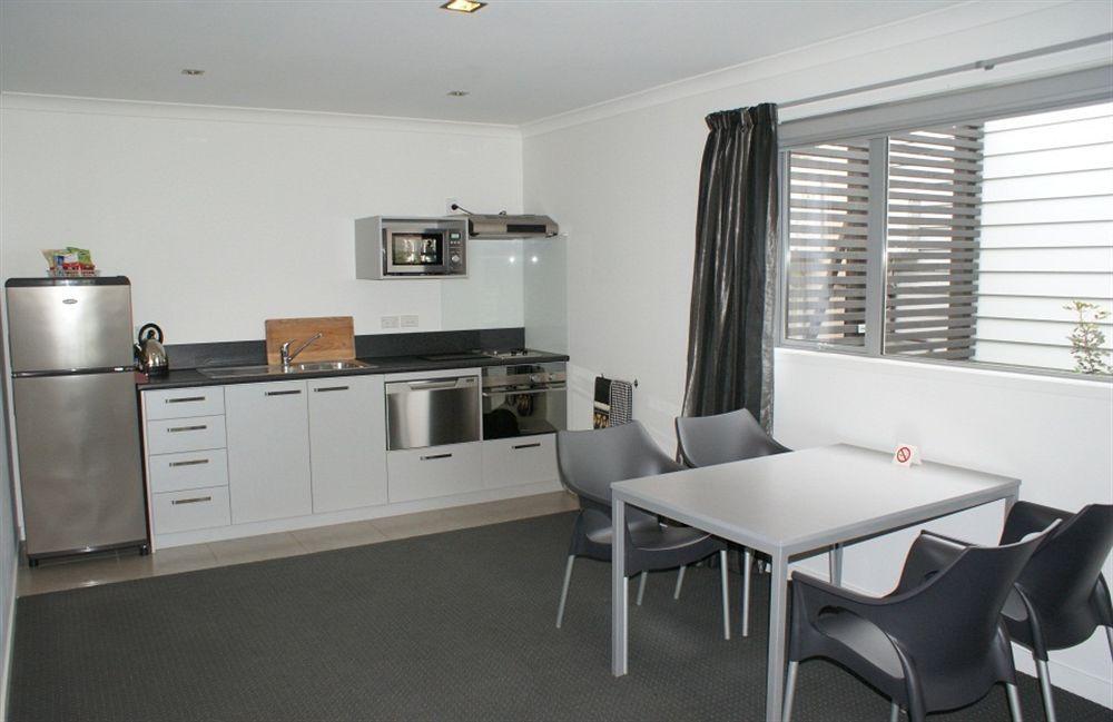 Pukekura Motor Lodge New Plymouth Kültér fotó A typical apartment kitchen