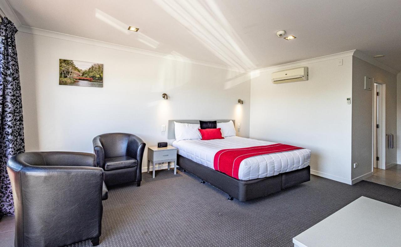 Pukekura Motor Lodge New Plymouth Kültér fotó A typical motel room