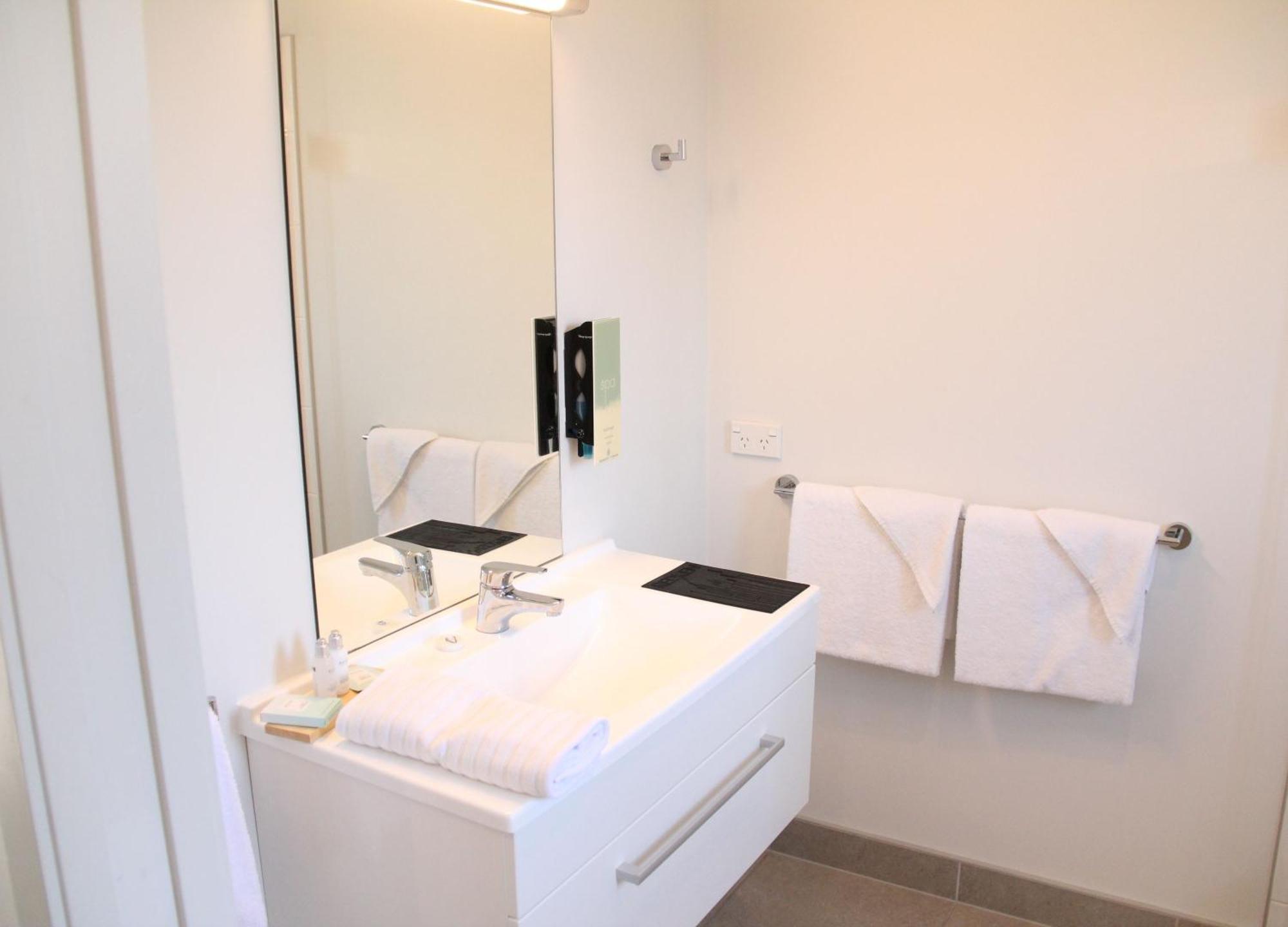 Pukekura Motor Lodge New Plymouth Szoba fotó Bathroom