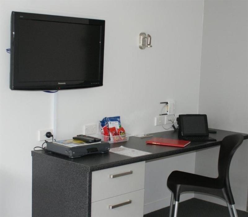 Pukekura Motor Lodge New Plymouth Kültér fotó A typical office at the University of Applied Sciences and Medical University of Southern Tyrol